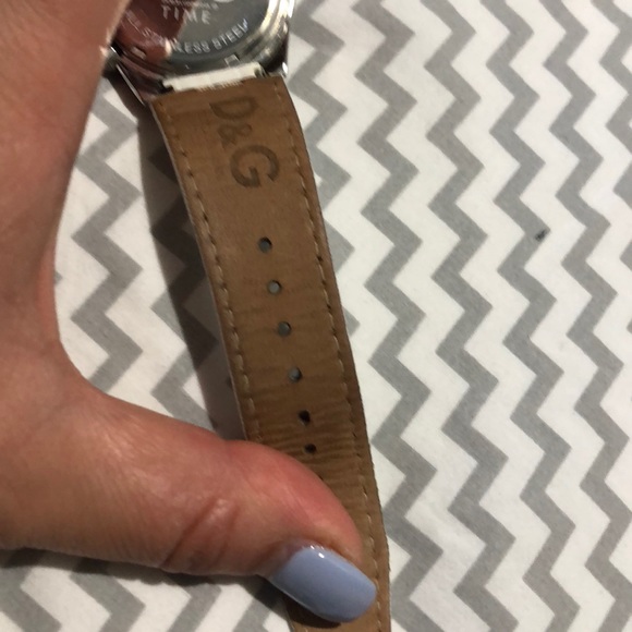 Dolce & Gabbana white genuine leather watch. - Picture 3 of 5